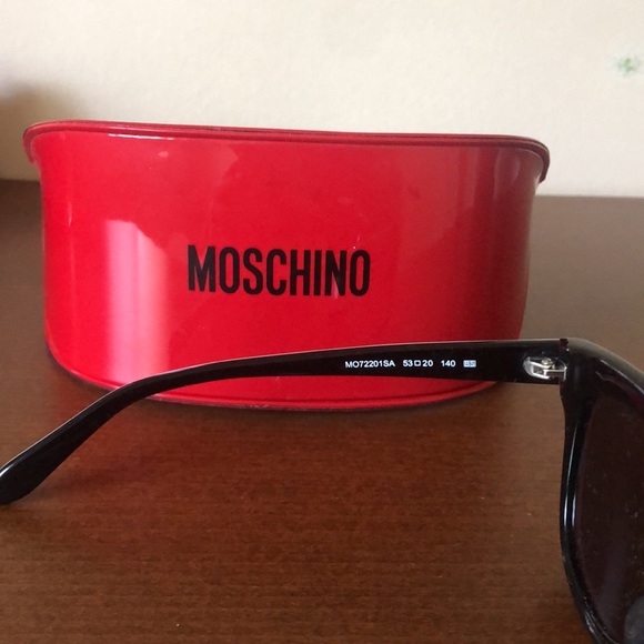 moschino sunglass - Picture 3 of 6